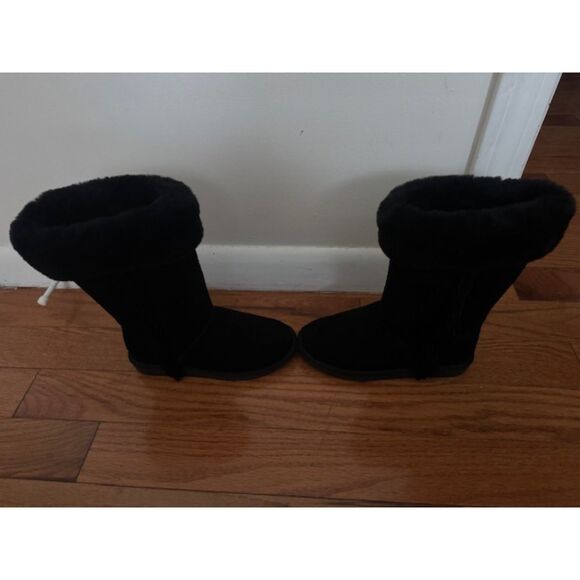 NWT Minnetonka Suede Shearling Black boots with Fringe, Size 6. - Picture 4 of 9